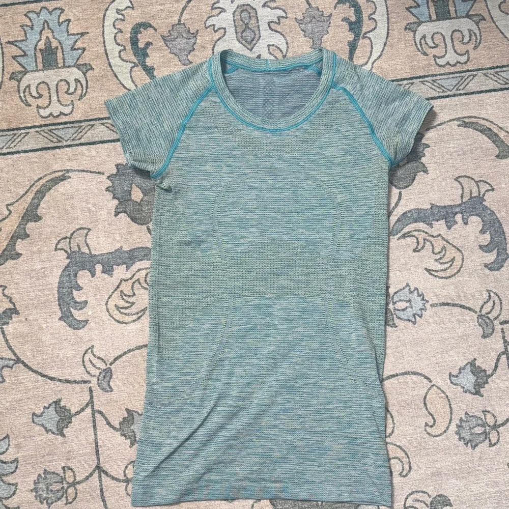 lululemon athletica Blue Short Sleeve Tee